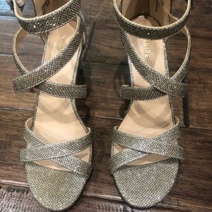 Like new dress sandal very elegant